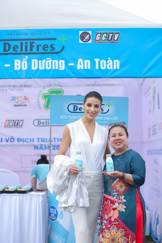 Hoa Hậu Alisa Miskovska quảng bá nhãn hàng sữa Delifres + - Ảnh 3.