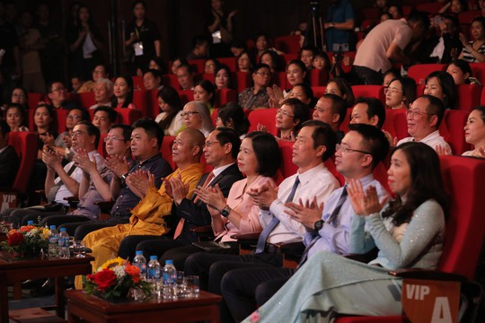 Chọn 5 Sứ giả tiếng Việt ở nước ngoài - Ảnh 8.