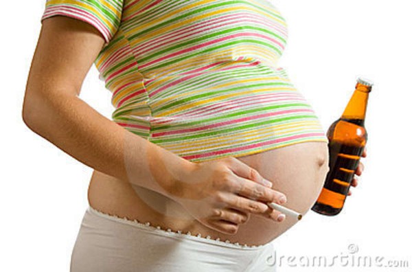 Bà bầu ở tháng cuối mang thai có thể uống bia không?