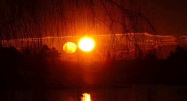 Các hiện tượng 2 mặt trời Trên bầu trời và trong văn học