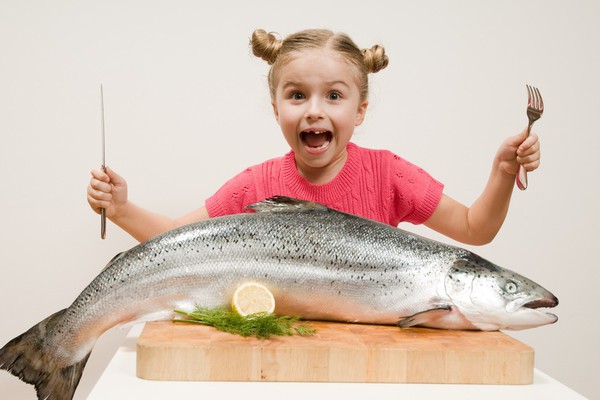 Những loại hải sản phổ biến mà người ta thường ăn là gì?
