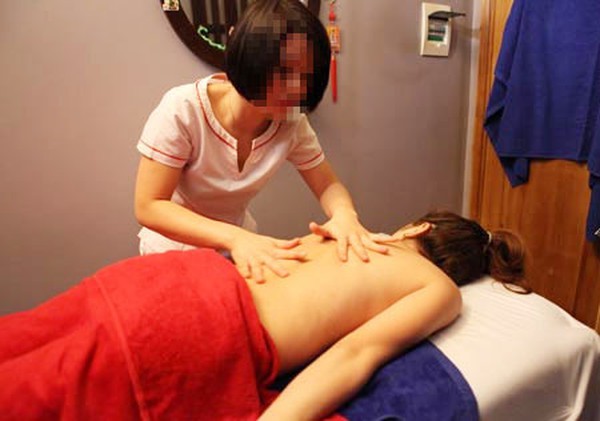 Những Cô Gái Hành Nghề Massage - Báo Người Lao Động