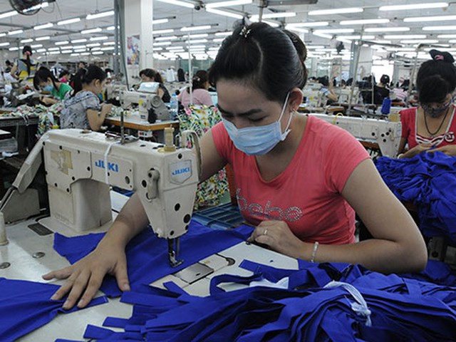 Hàng triệu công nhân dệt may sống lay lắt vì lương thấp