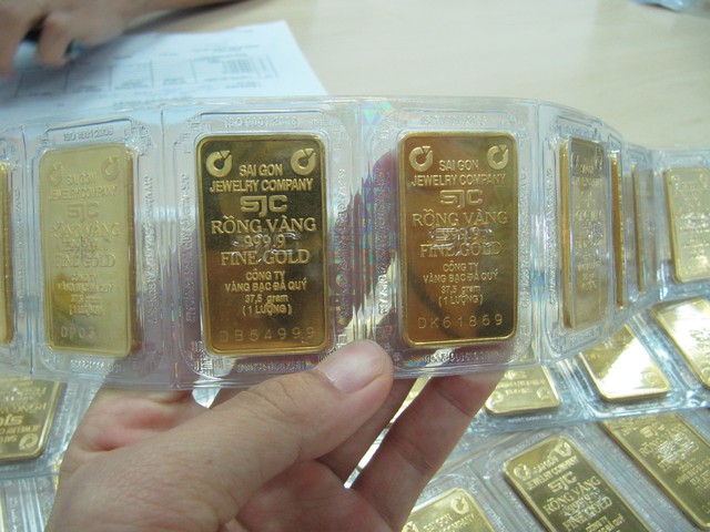 Giá vàng miếng SJC giảm thêm gần 2 triệu đồng/lượng- Ảnh 1.