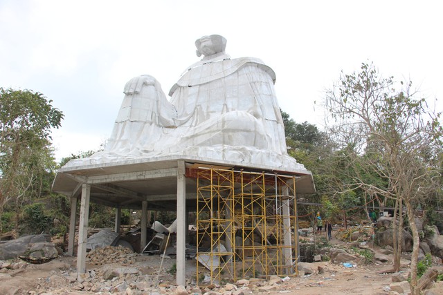 Lén lút xây tượng Bà Chúa Xứ Núi Sam thứ 2 trong đêm