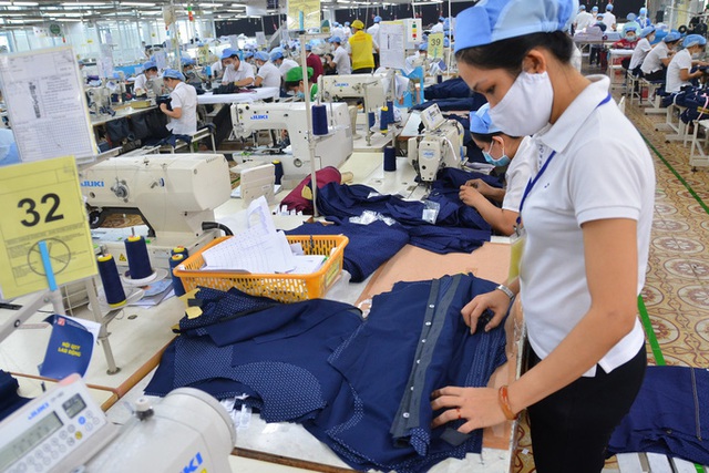Lãnh đạo Tập đoàn Dệt may "hé lộ" kế hoạch sản xuất quần áo chống cháy- Ảnh 1.