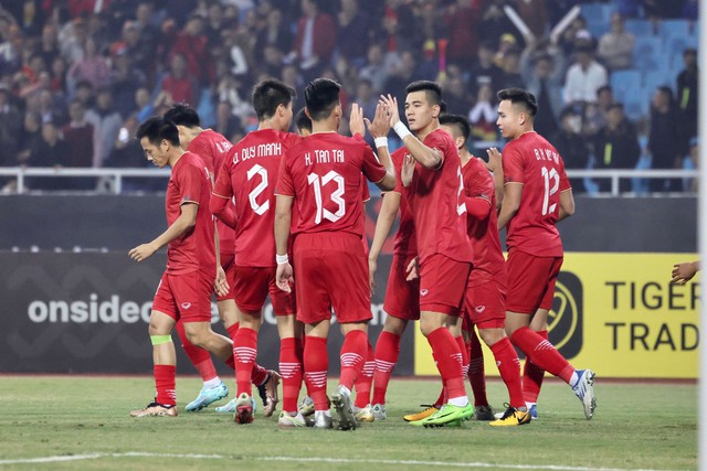 Tuyển Việt Nam giành vé vào bán kết AFF Cup 2022 với vị thế nhất bảng B Ảnh: TRỌNG ANH