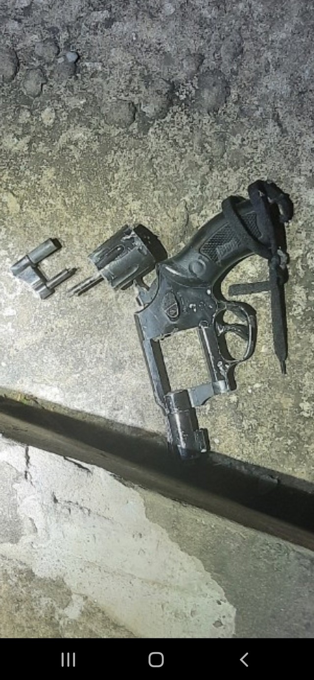 2 đối tượng dùng súng cướp tiệm vàng ở Trà Vinh, 1 người chết- Ảnh 2.