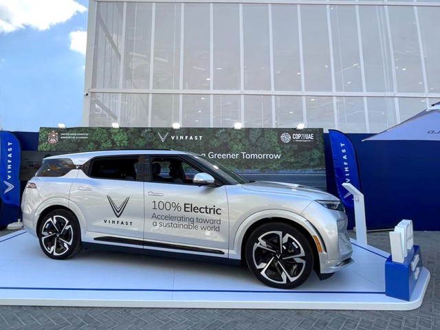 VinFast trưng bày xe điện VF9 tại hội nghị COP28- Ảnh 1.