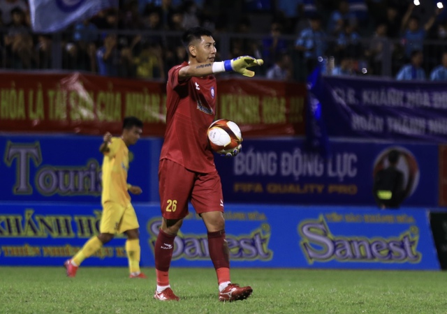 Khánh Hòa thất bại với lực lượng chỉ có 1 thủ môn- Ảnh 3.