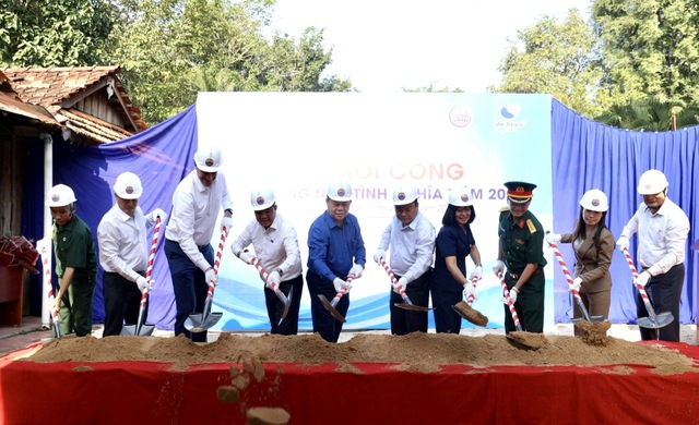 Trưởng Ban Tuyên giáo Trung ương trồng cây tại dự án nông nghiệp công nghệ cao ở Tây Ninh- Ảnh 2.