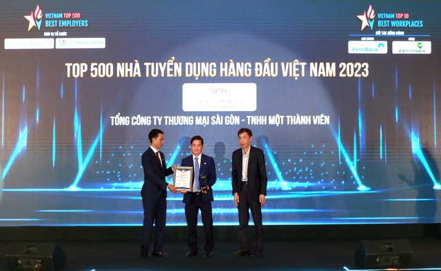 SATRA vinh dự nhận hai giải thưởng lớn: Top 500 Nhà tuyển dụng hàng đầu và Top 10 Nơi làm việc tốt nhất Việt Nam- Ảnh 2.
