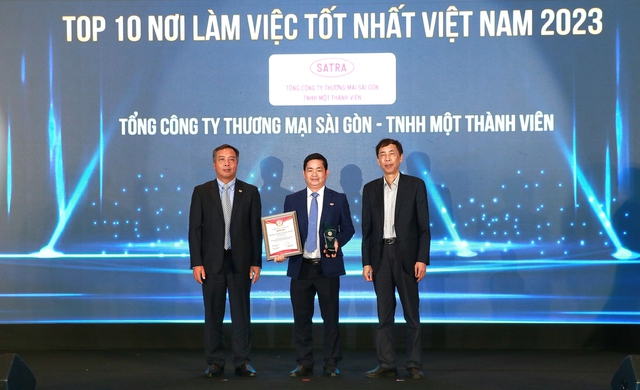 SATRA vinh dự nhận hai giải thưởng lớn: Top 500 Nhà tuyển dụng hàng đầu và Top 10 Nơi làm việc tốt nhất Việt Nam- Ảnh 3.