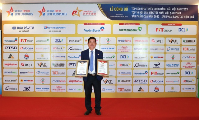 SATRA vinh dự nhận hai giải thưởng lớn: Top 500 Nhà tuyển dụng hàng đầu và Top 10 Nơi làm việc tốt nhất Việt Nam- Ảnh 1.