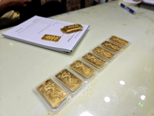 Giá vàng trong nước "bốc hơi" nửa triệu đồng- Ảnh 1.