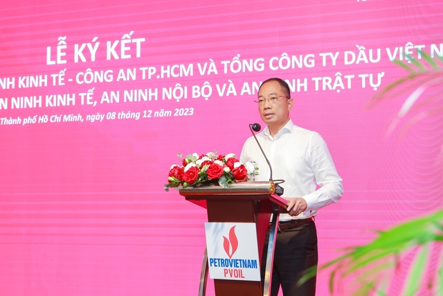 Ông Cao Hoài Dương - Bí thư Đảng ủy, Chủ tịch HĐQT PVOIL phát biểu tại Lễ ký kết