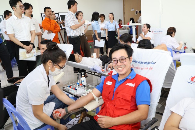 Hơn 2.300 CBCNV EVNCPC tham gia hiến máu tại chương trình Tuần lễ hồng EVN- Ảnh 3.