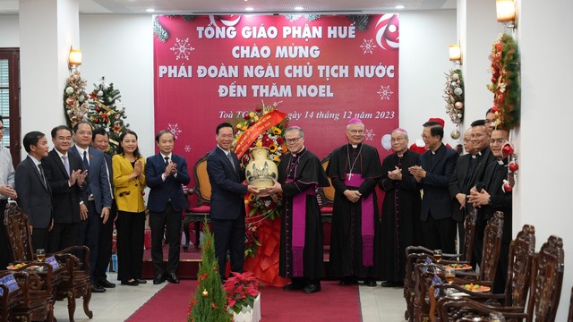 Chủ tịch nước Võ Văn Thưởng thăm Tổng Giáo phận Huế- Ảnh 2.