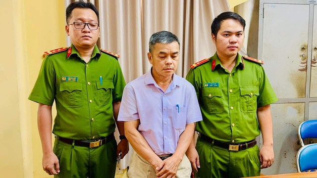Đưa hối lộ, ông Phạm Xuân Lộc bị Công an TP HCM tạm giam- Ảnh 1.