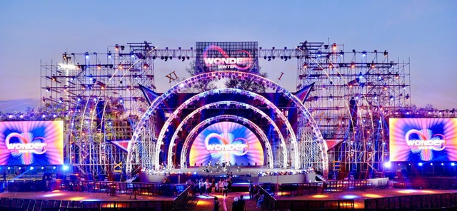 Sân khấu tuyệt mỹ của 8Wonder Winter Festival vừa được hé lộ, fan Việt sẵn sàng bùng nổ cùng Maroon 5- Ảnh 1.