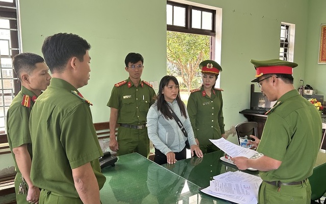 Chiếm đoạt hơn 1 tỉ đồng, cô gái ở Quảng Nam bị bắt- Ảnh 1.
