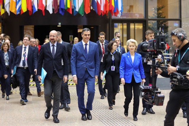 Các nhà lãnh đạo tại Hội nghị Thượng đỉnh EU ở thủ đô Brussels - Bỉ hôm 15-12 Ảnh: REUTERS Các nhà lãnh đạo tại Hội nghị Thượng đỉnh EU ở thủ đô Brussels - Bỉ hôm 15-12 Ảnh: REUTERS