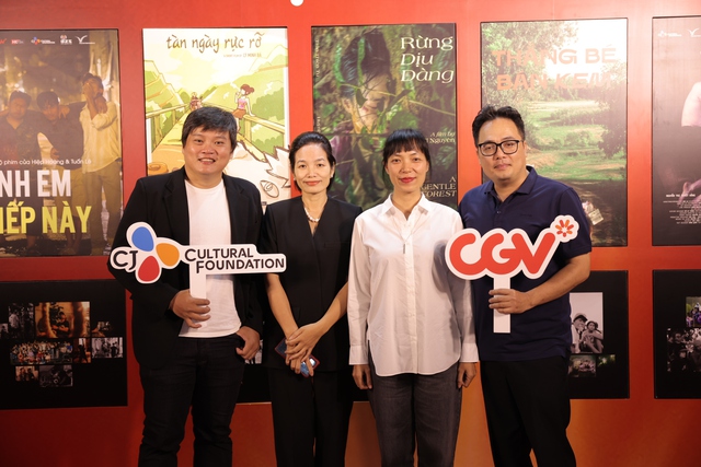 Bốn ban giám khảo (từ trái sang) gồm: Trần Thanh Huy, Bích Ngọc, Hoàng Điệp, Phan Đăng Di