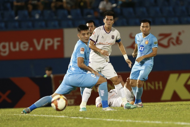 Tiến Linh lại nỗ súng, giúp Bình Dương ngược dòng lên đầu bảng V-League 2023- Ảnh 1.