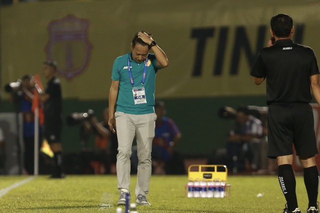 HLV Lê Huỳnh Đức chia sẻ sau khi Bình Dương lên đầu bảng V-League- Ảnh 2.