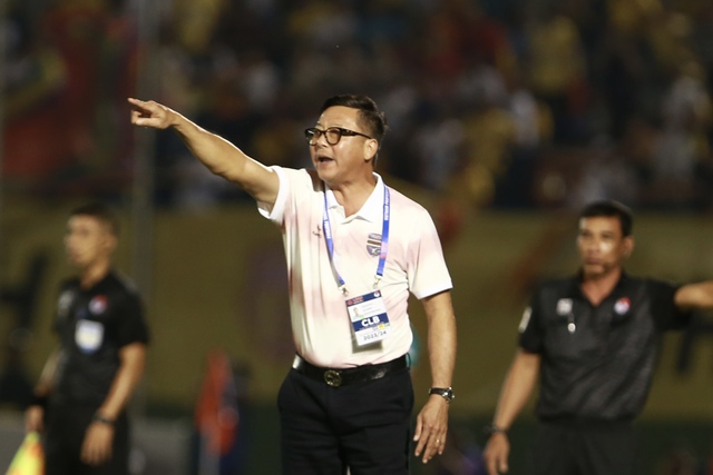 HLV Lê Huỳnh Đức chia sẻ sau khi Bình Dương lên đầu bảng V-League- Ảnh 1.