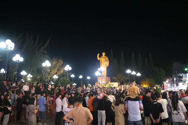 CLIP: Đoàn nghi lễ Công an nhân dân biểu diễn tại bến Ninh Kiều - Ảnh 15.