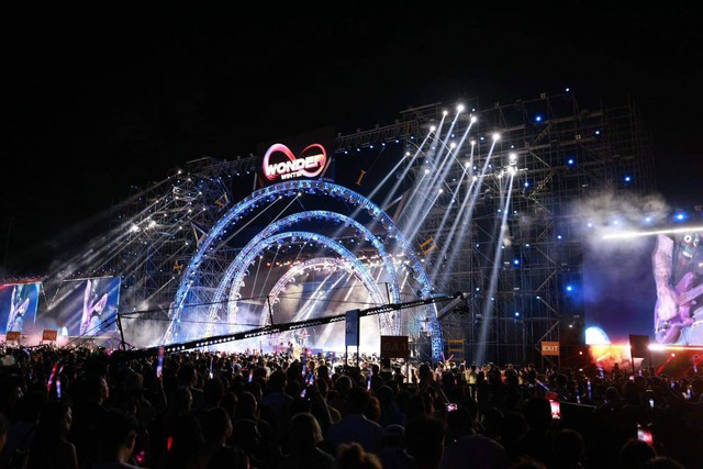 Clip: Kín khán giả trong đại tiệc âm nhạc hoành tráng tại Phú Quốc- Ảnh 1.