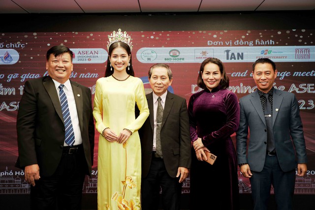 Hoa hậu Nguyễn Thanh Hà giao lưu, kết nối cùng bạn bè quốc tế tại Việt Nam - ASEAN

- Ảnh 2.