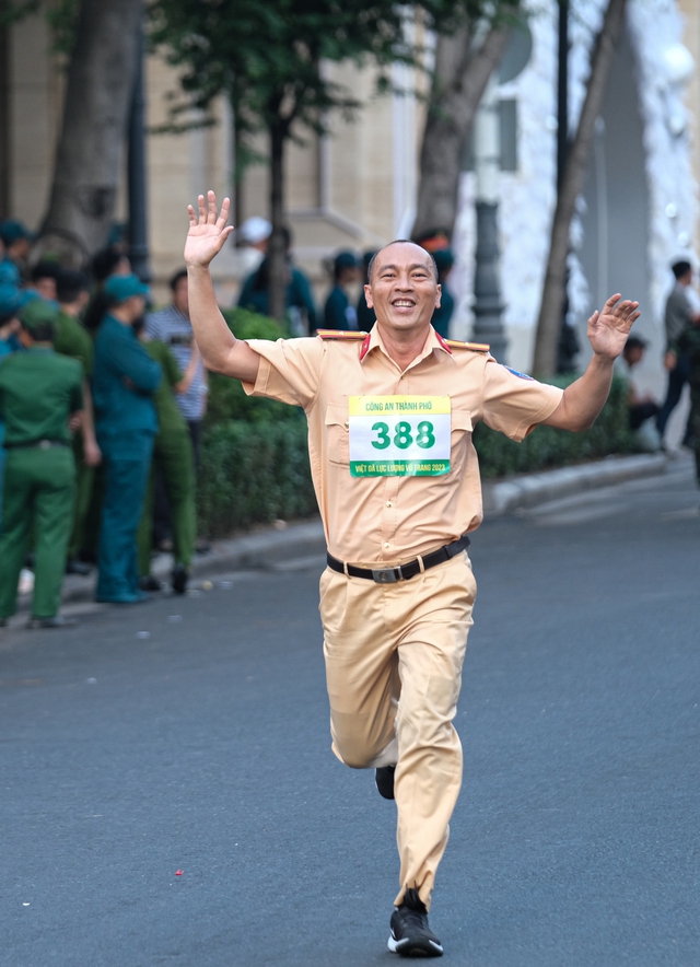 Hơn 1.300 vận động viên tham gia Giải Việt dã lực lượng vũ trang và học sinh- Ảnh 8.