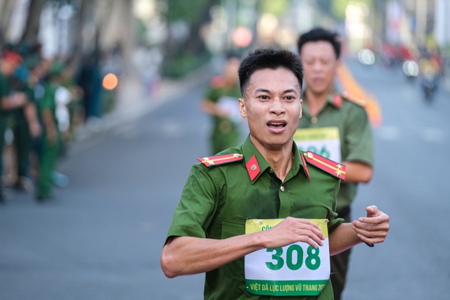 Hơn 1.300 vận động viên tham gia Giải Việt dã lực lượng vũ trang và học sinh- Ảnh 7.