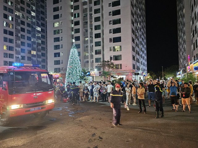 Cháy căn hộ ở Mường Thanh Viễn Triều, nhiều người tháo chạy, ngất xỉu- Ảnh 4.