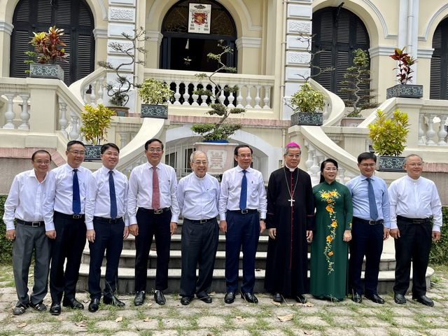 Bí thư Thành ủy TP HCM Nguyễn Văn Nên thăm, chúc mừng Giáng sinh- Ảnh 1.