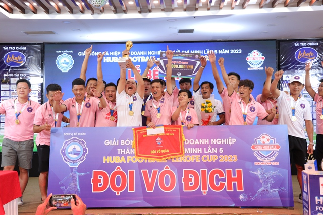 HUBA Football LeKofe Cup 2023 bế mạc bằng "cơn mưa" bàn thắng- Ảnh 1.