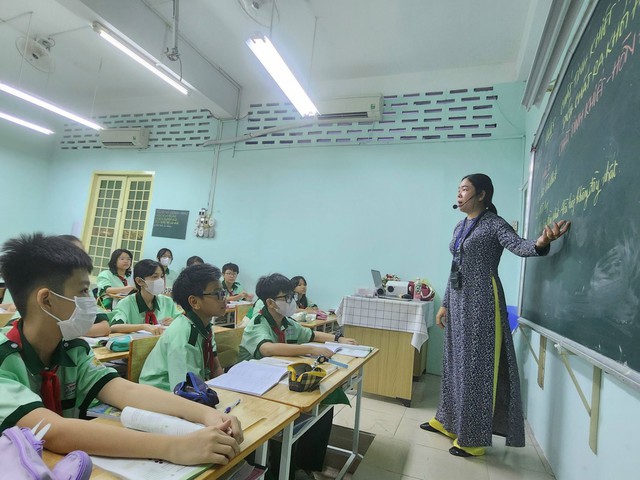 Giáo viên Trường THCS Hà Huy Tập (quận Bình Thạnh, TP HCM) trong giờ dạy tích hợp