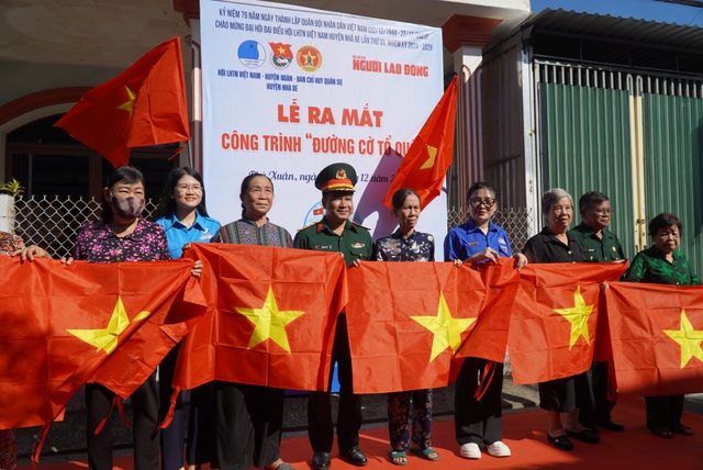 Công trình “Đường cờ Tổ quốc” tại hẻm 434, ấp 1, xã Phú Xuân, huyện Nhà Bè, TP HCM chính thức ra mắt ngày 19-12 Ảnh: Quỳnh Trâm