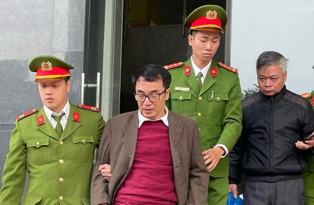 Hoãn tòa xử cựu cục phó quản lý thị trường Trần Hùng kêu oan- Ảnh 1.