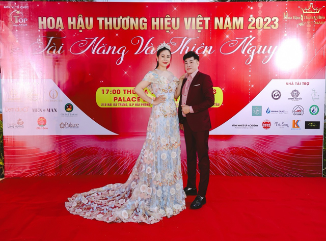 NTK Tommy Nguyễn hội ngộ Hoa hậu Hồng Linh trên "ghế nóng" giám khảo- Ảnh 3.