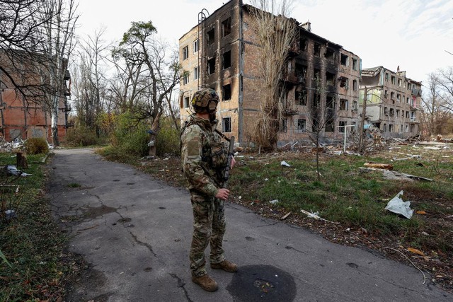 Nga tấn công dồn dập, Ukraine thay đổi chiến thuật- Ảnh 2.