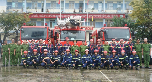 Đà Nẵng ra mắt Tổ chữa cháy và cứu nạn cứu hộ đặc biệt- Ảnh 1.