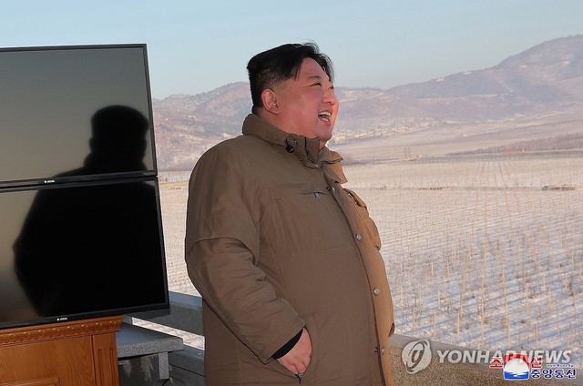 Ông Kim Jong-un tuyên bố Bình Nhưỡng sẽ không ngần ngại tấn công hạt nhân khi bị đối phương khiêu khích bằng vũ khí hạt nhân. Ảnh: Yonhap