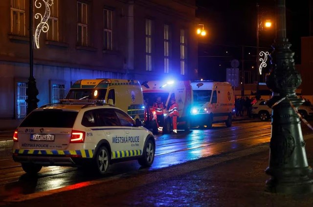 Sinh viên xả súng giữa trường đại học Prague, ít nhất 14 người chết- Ảnh 1.