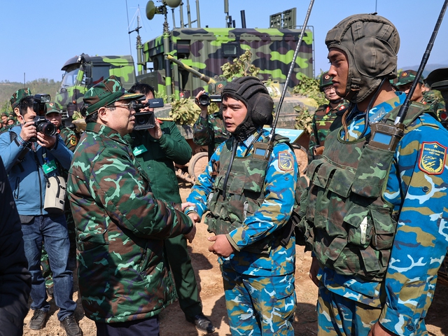 Thủ tướng Phạm Minh Chính dự diễn tập chiến thuật bắn đạn thật có Su-30MKII- Ảnh 15. Thủ tướng Phạm Minh Chính dự diễn tập chiến thuật bắn đạn thật có Su-30MKII- Ảnh 15.