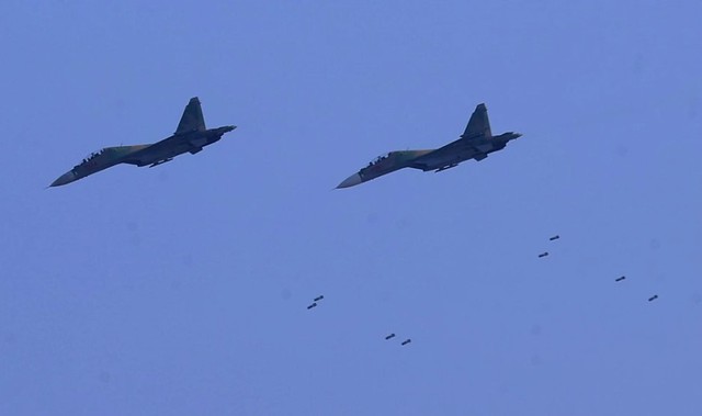 Thủ tướng Phạm Minh Chính dự diễn tập chiến thuật bắn đạn thật có Su-30MKII- Ảnh 9. Thủ tướng Phạm Minh Chính dự diễn tập chiến thuật bắn đạn thật có Su-30MKII- Ảnh 9.
