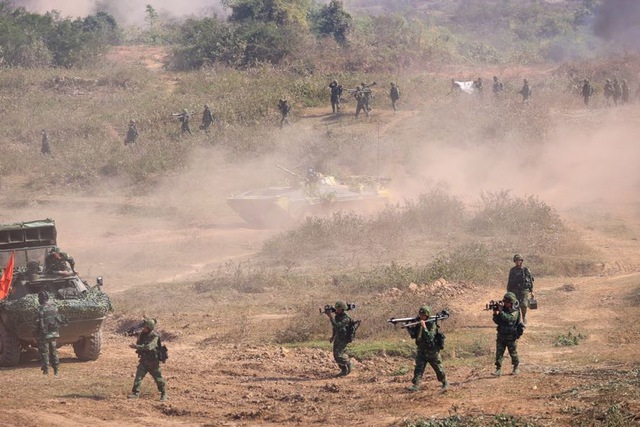 Thủ tướng Phạm Minh Chính dự diễn tập chiến thuật bắn đạn thật có Su-30MKII- Ảnh 12. Thủ tướng Phạm Minh Chính dự diễn tập chiến thuật bắn đạn thật có Su-30MKII- Ảnh 12.
