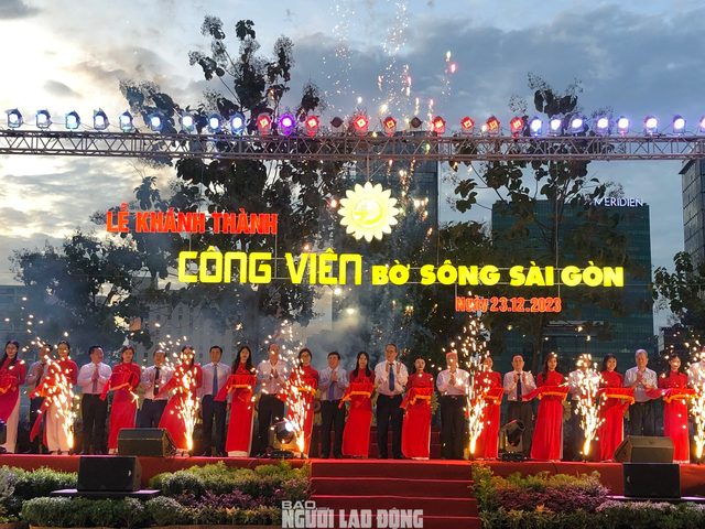 Công viên bờ sông Sài Gòn chính thức mở cửa phục vụ người dân- Ảnh 1.